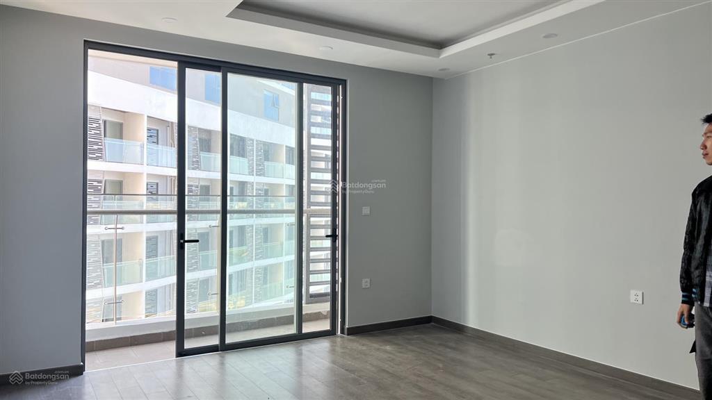 Chính chủ bán căn studio view biển mã 11 toà a tầng trung. giá 1,1 tỷ.  0936 915 ***