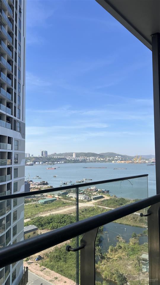 Chính chủ bán căn studio view biển mã 11 toà a tầng trung. giá 1,1 tỷ.  0936 915 ***