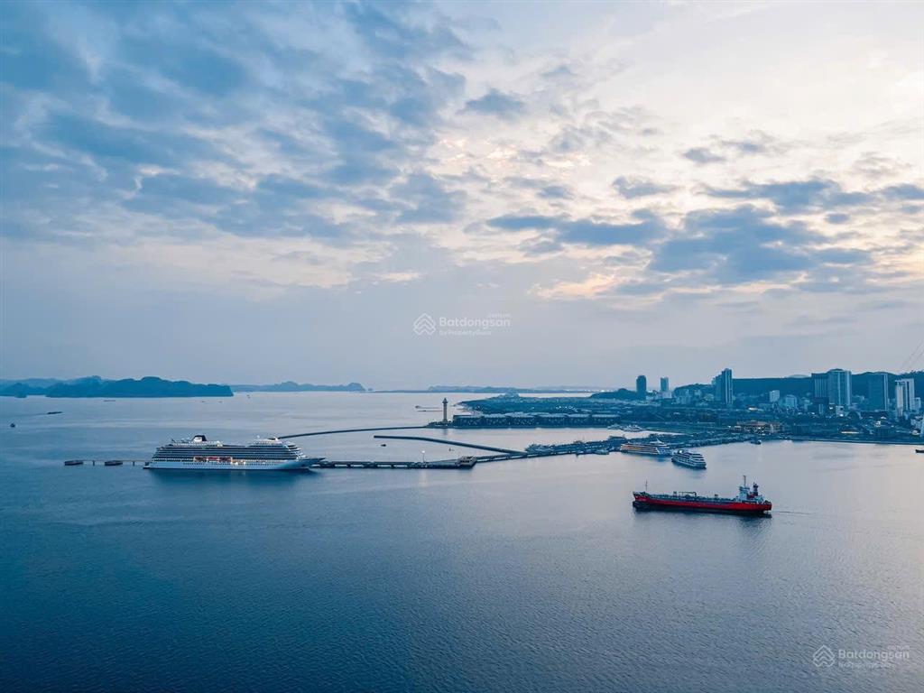 Vào mùa vận hành bán nhanh studio view biển ngắm pháo hoa tầng cao giá 1,850 tỷ. rẻ nhất thị trường