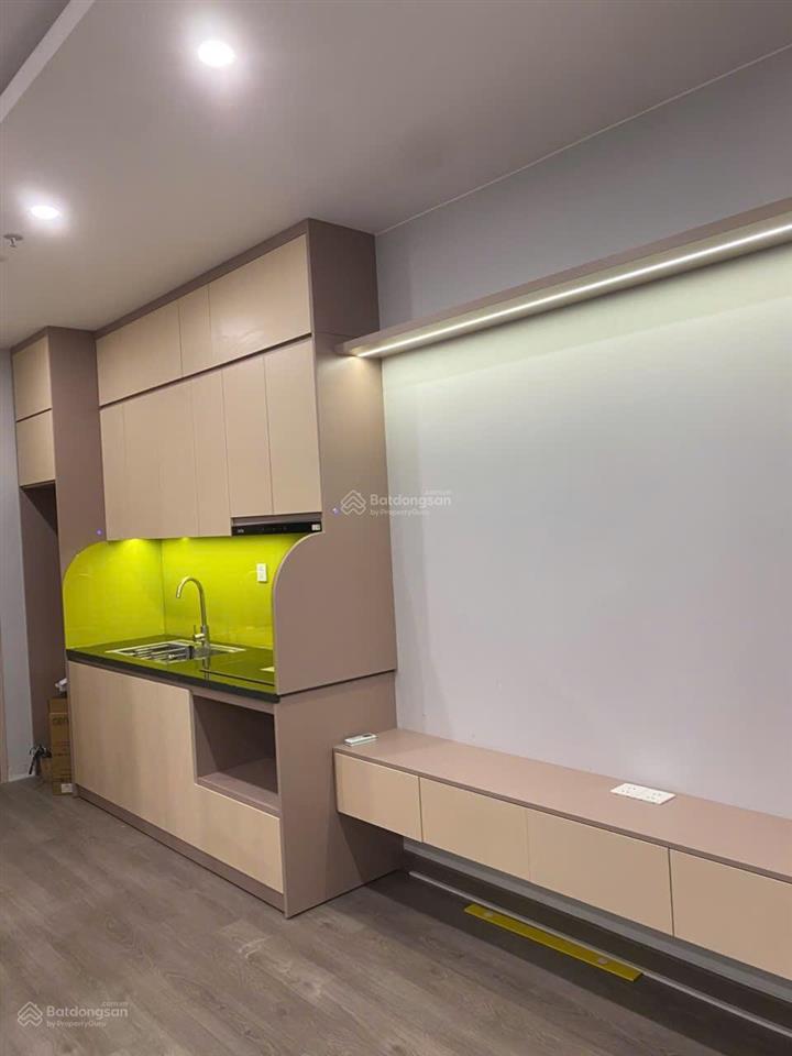 Chính chủ bán căn studio view biển mã 11 toà a tầng trung. giá 1,180 tỷ giá 102% full nội thất