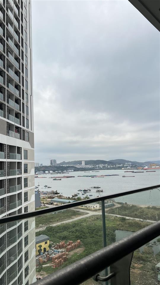 Chính chủ bán căn studio view biển mã 11 toà a tầng trung. giá 1,180 tỷ giá 102% full nội thất