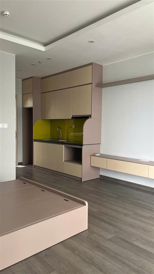 Chính chủ bán căn studio view biển mã 11 toà a tầng trung. giá 1,180 tỷ giá 102% full nội thất