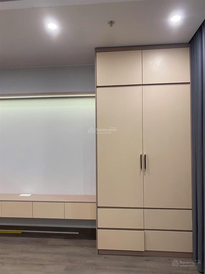 Chính chủ bán căn studio view biển mã 11 toà a tầng trung. giá 1,180 tỷ giá 102% full nội thất