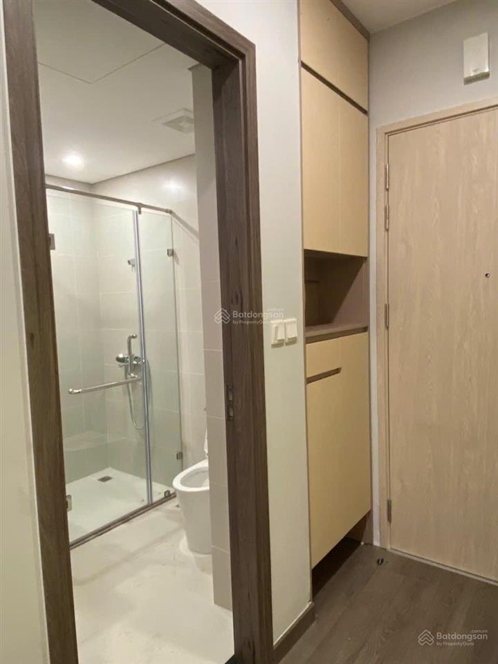 Chính chủ bán căn studio view biển mã 11 toà a tầng trung. giá 1,180 tỷ giá 102% full nội thất