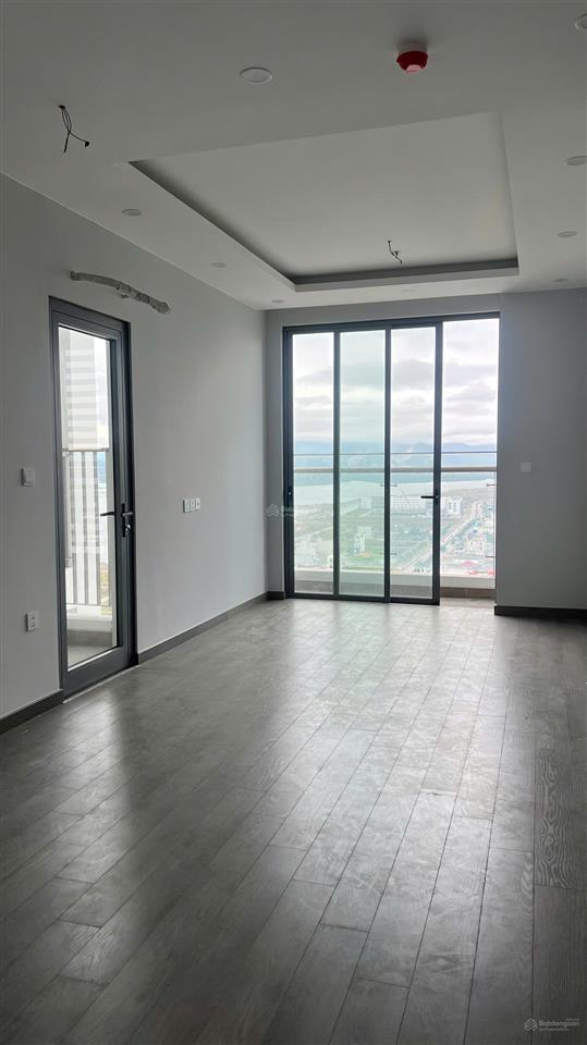 Chính chủ bán căn 1n+ toà a view biển tầng cao, full nội thất, giá bán 1,680 full.chỉ việc vào ở