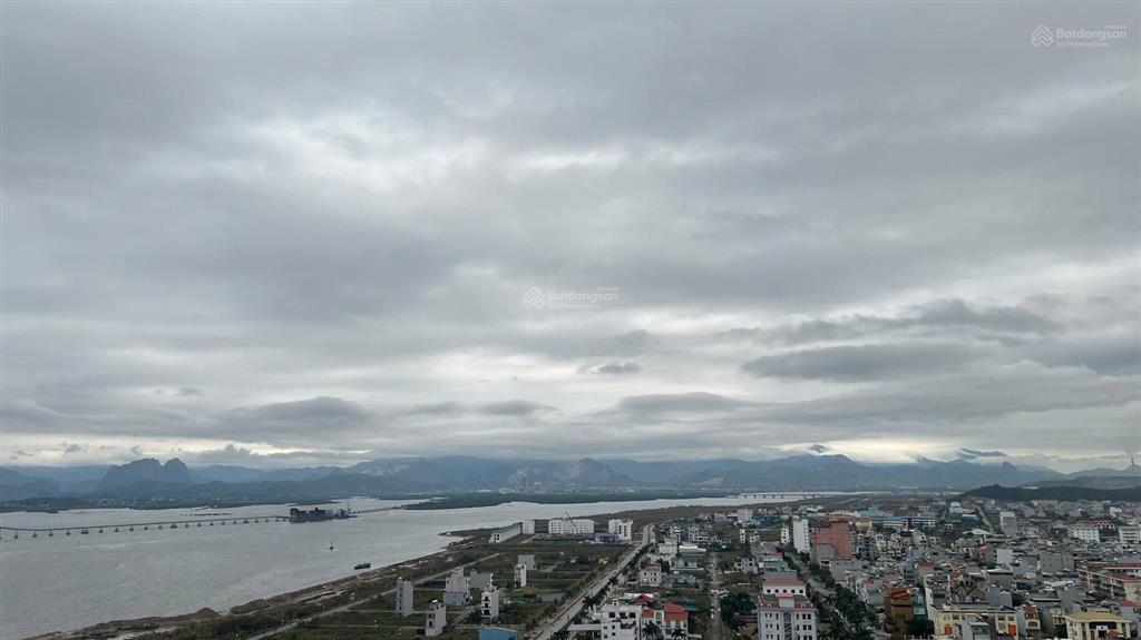 Chính chủ bán căn 1n+ toà a view biển tầng cao, full nội thất, giá bán 1,680 full.chỉ việc vào ở