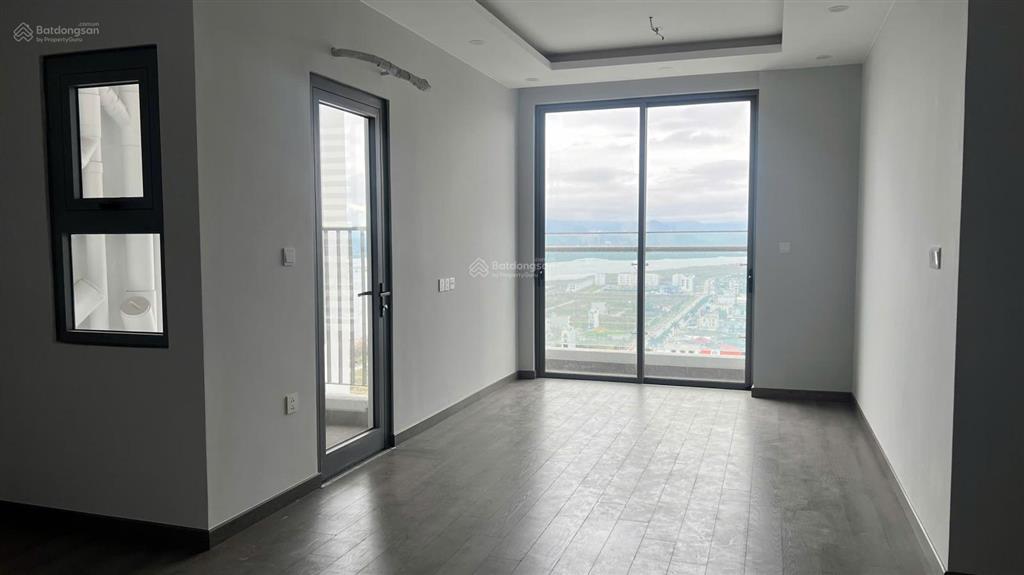 Chính chủ bán căn 1n+ toà a view biển tầng cao, full nội thất, giá bán 1,680 full.chỉ việc vào ở