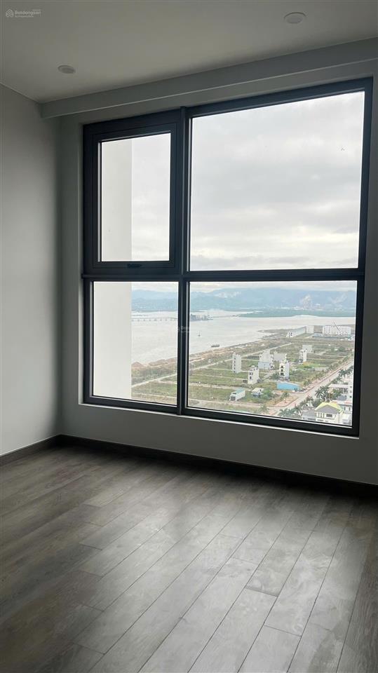 Chính chủ bán căn 1n+ toà a view biển tầng cao, full nội thất, giá bán 1,680 full.chỉ việc vào ở