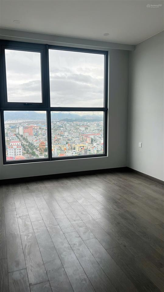 Chính chủ gửi bán căn 2pn+ view biển tầng trung toà a. giá 2,3 tỷ. rẻ nhất thị trường