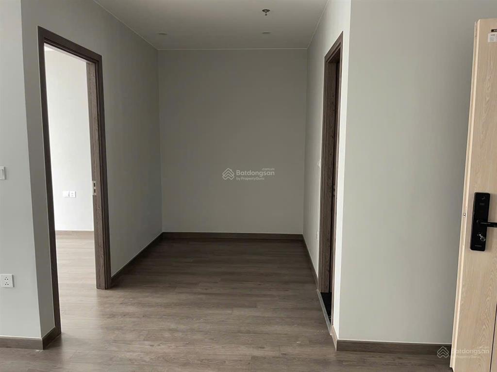 Chính chủ gửi bán căn 2pn+ view biển tầng trung toà a. giá 2,3 tỷ. rẻ nhất thị trường