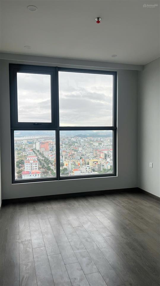 Chính chủ gửi bán căn 2pn+ view biển tầng trung toà a. giá 2,3 tỷ. rẻ nhất thị trường