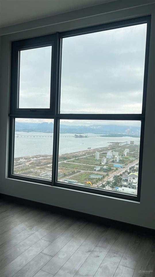 Chính chủ gửi bán căn 2pn+ view biển tầng trung toà a. giá 2,3 tỷ. rẻ nhất thị trường