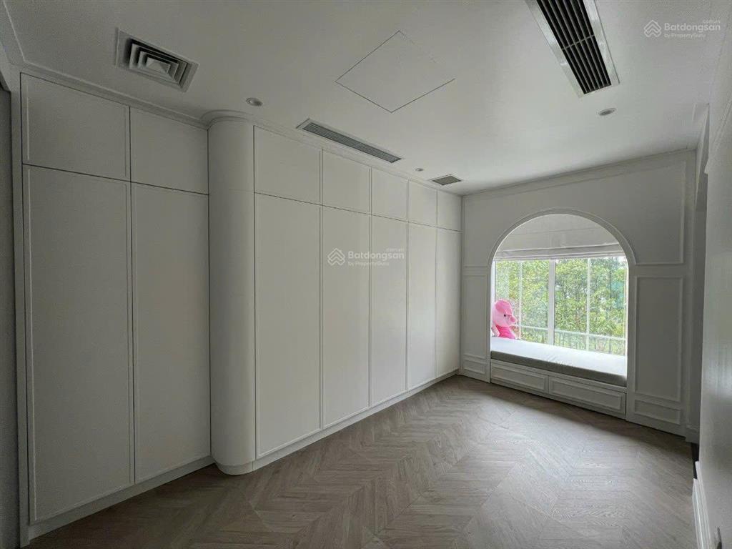 Chủ nhà gửi cho thuê song lập hoa sữa vinhomes riverside, full nội thất có thang máy giá 45 triệu
