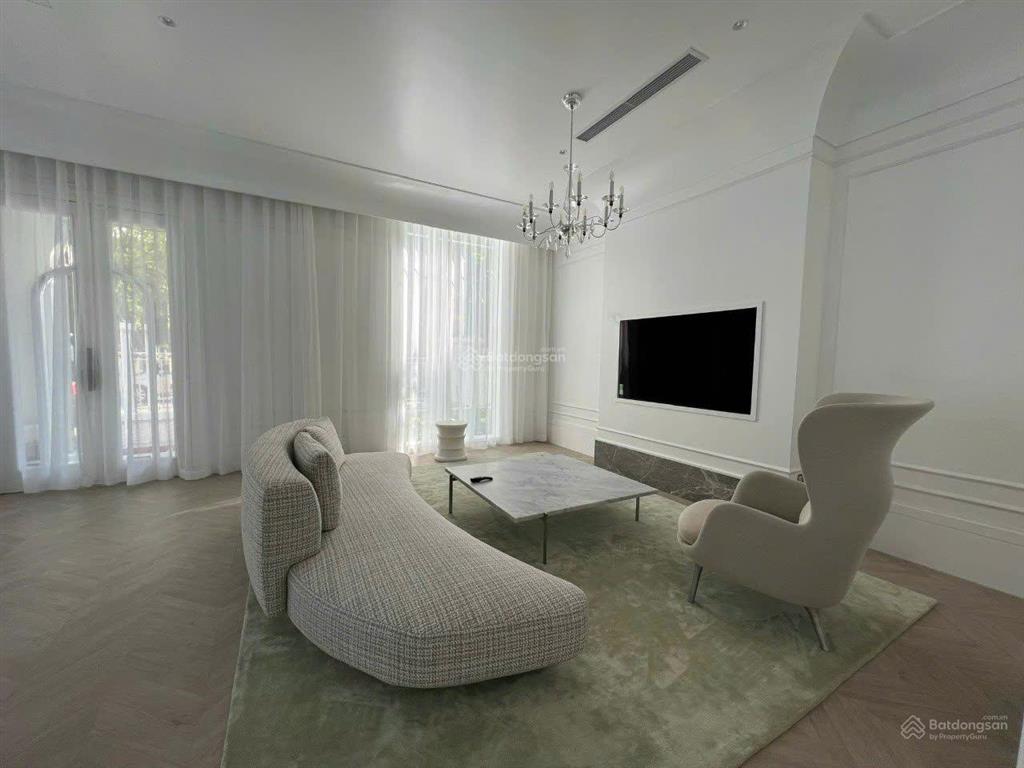 Chủ nhà gửi cho thuê song lập hoa sữa vinhomes riverside, full nội thất có thang máy giá 45 triệu
