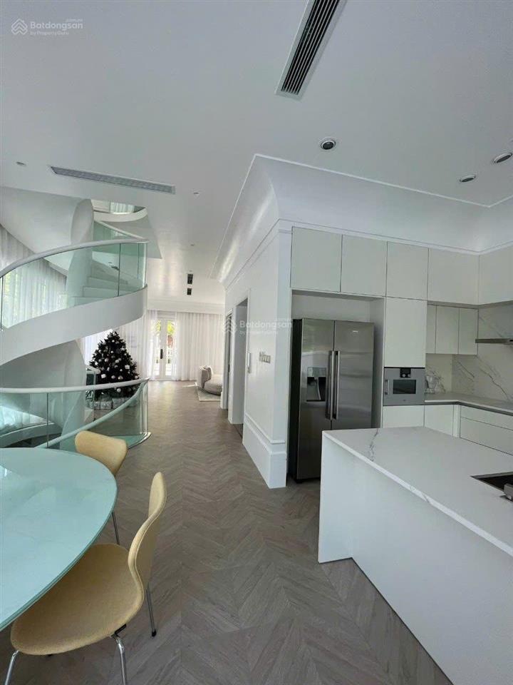 Chủ nhà gửi cho thuê song lập hoa sữa vinhomes riverside, full nội thất có thang máy giá 45 triệu