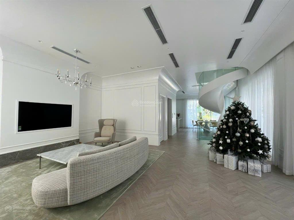 Chủ nhà gửi cho thuê song lập hoa sữa vinhomes riverside, full nội thất có thang máy giá 45 triệu