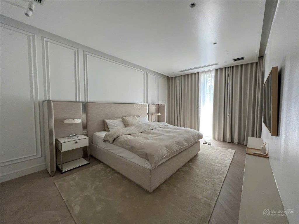Chủ nhà gửi cho thuê song lập hoa sữa vinhomes riverside, full nội thất có thang máy giá 45 triệu