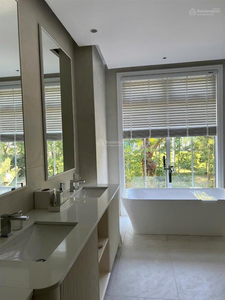 Chủ nhà gửi cho thuê song lập hoa sữa vinhomes riverside, full nội thất có thang máy giá 45 triệu