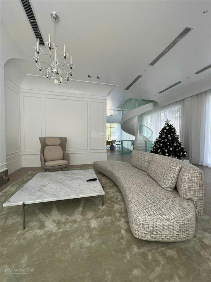 Chủ nhà gửi cho thuê song lập hoa sữa vinhomes riverside, full nội thất có thang máy giá 45 triệu