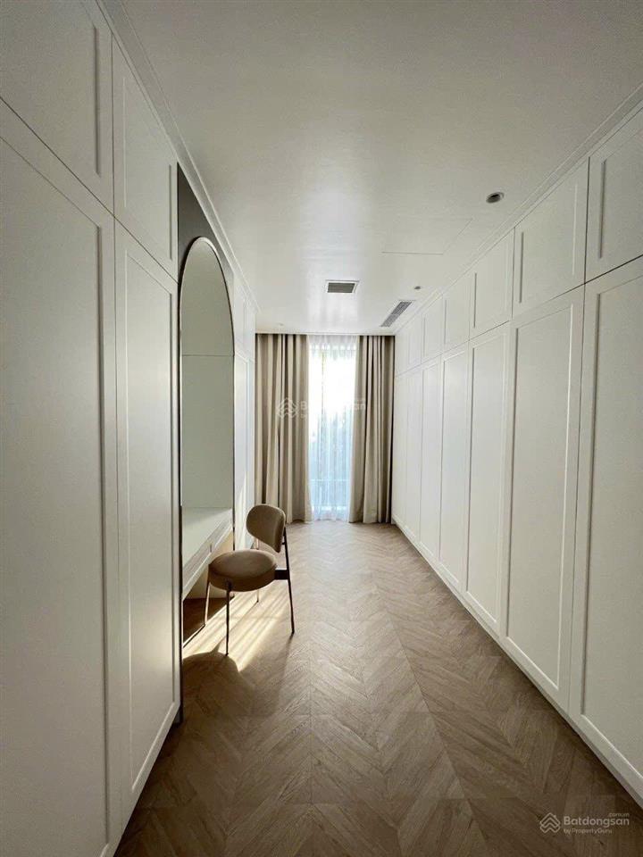 Chủ nhà gửi cho thuê song lập hoa sữa vinhomes riverside, full nội thất có thang máy giá 45 triệu