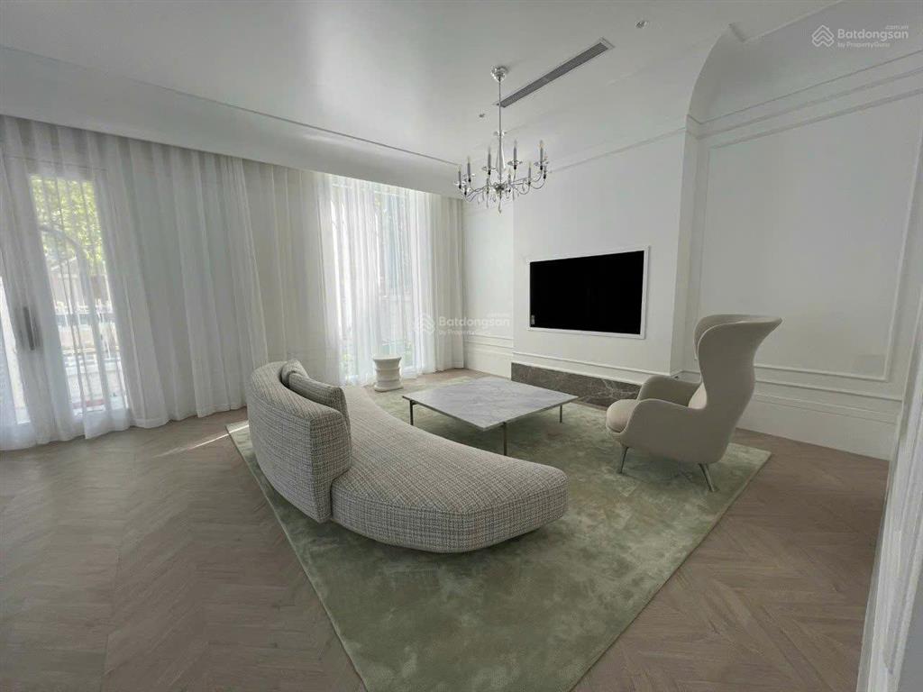Chủ nhà gửi cho thuê song lập hoa sữa vinhomes riverside, full nội thất có thang máy giá 45 triệu