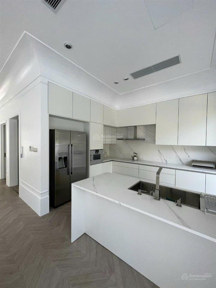 Chủ nhà gửi cho thuê song lập hoa sữa vinhomes riverside, full nội thất có thang máy giá 45 triệu