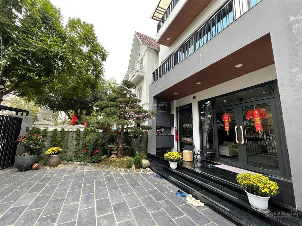 Chủ nhà gửi cho thuê biệt thự song lập hoa sữa ,full nội thất cao cấp,gần trường bis,giá thuê 50tr