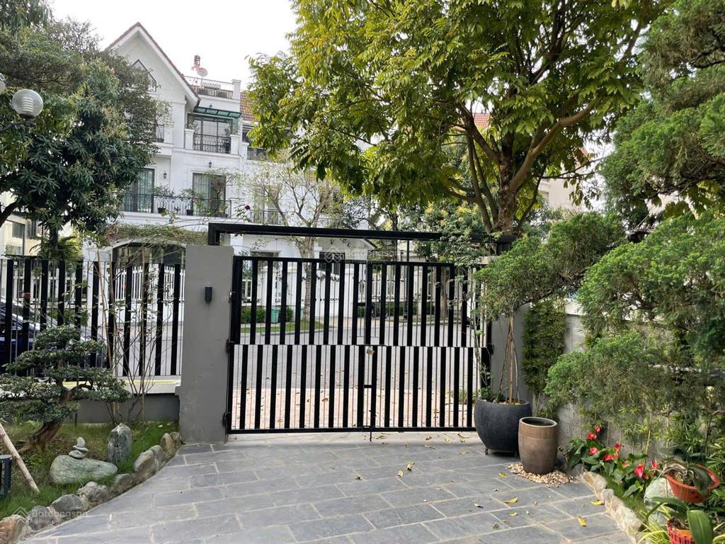 Chủ nhà gửi cho thuê biệt thự song lập hoa sữa ,full nội thất cao cấp,gần trường bis,giá thuê 50tr