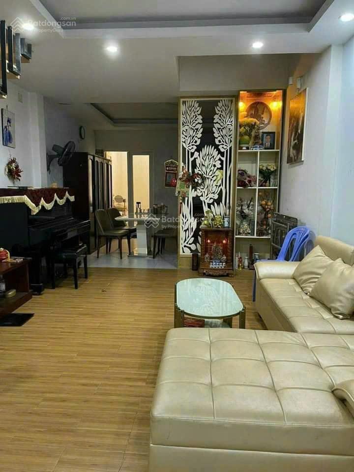 Nhà nằm ngay đường số 2 liền kề quốc lộ 13, đối diện vạn phúc city