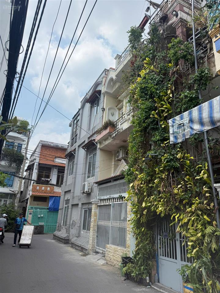 Nhà hẻm xe hơi tránh sau lưng chợ bình triệu