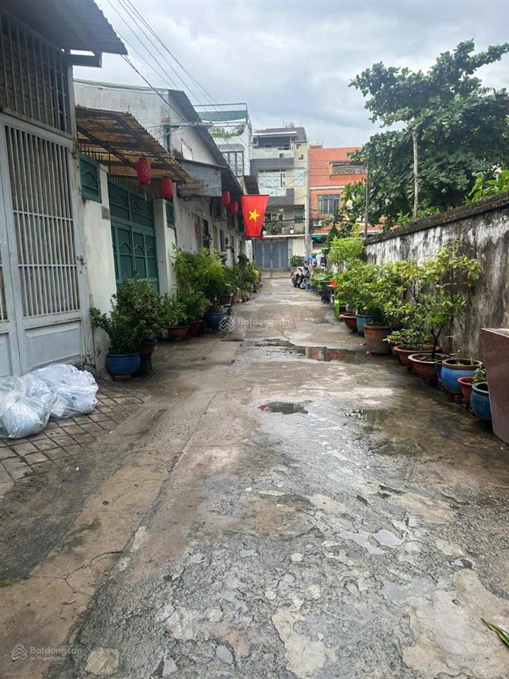 Bán đất xe hơi tặng nhà cấp 4 đối diện co.opmart bình triệu. đường số 10, hiệp bình chánh