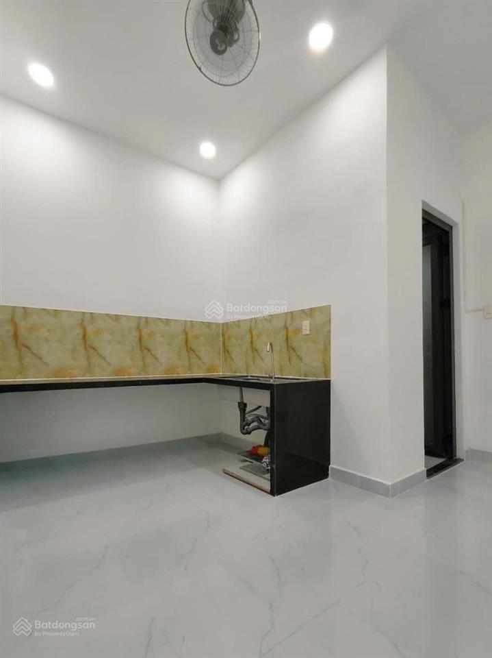 5.9 tỷ  trung tâm tân phú  52m  sổ vuông a4