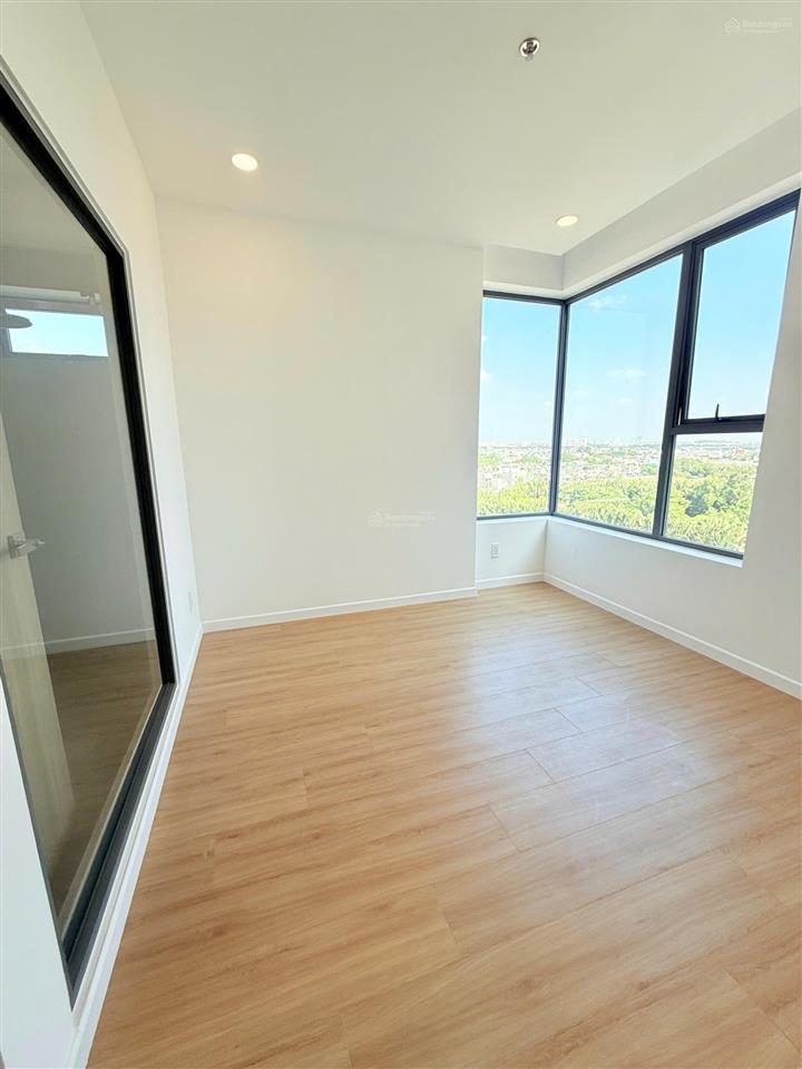 Cần cho thuê căn 3pn 3wc 95m² vào ở ngay sẵn nội thất cơ bản máy lạnh, máy giặt, tủ lạnh nước nóng