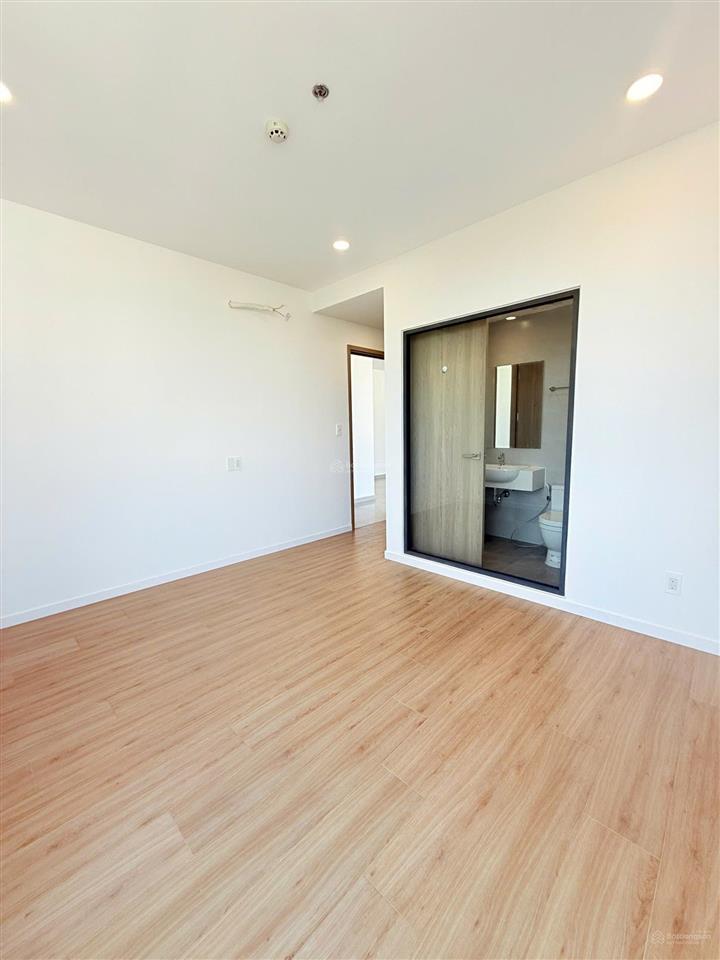 Cần cho thuê căn 3pn 3wc 95m² vào ở ngay sẵn nội thất cơ bản máy lạnh, máy giặt, tủ lạnh nước nóng