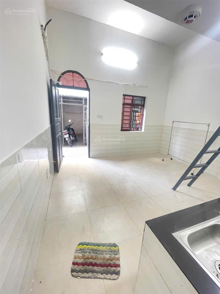 Phòng trọ gác cao rộng 30m² gần đình phong phú, dương đình hội