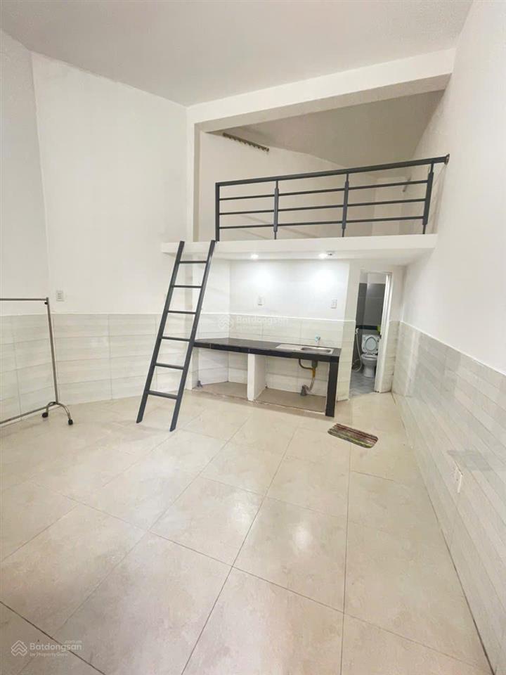 Phòng trọ gác cao rộng 30m² gần đình phong phú, dương đình hội