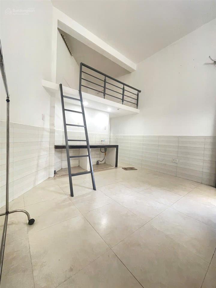 Phòng trọ gác cao rộng 30m² gần đình phong phú, dương đình hội