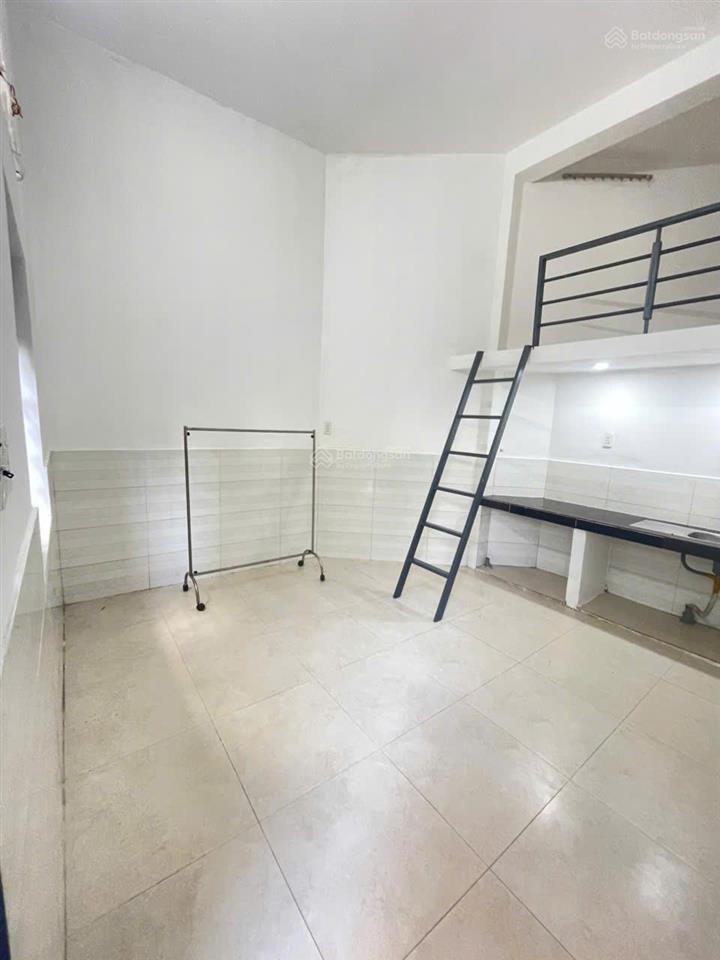 Phòng trọ gác cao rộng 30m² gần đình phong phú, dương đình hội