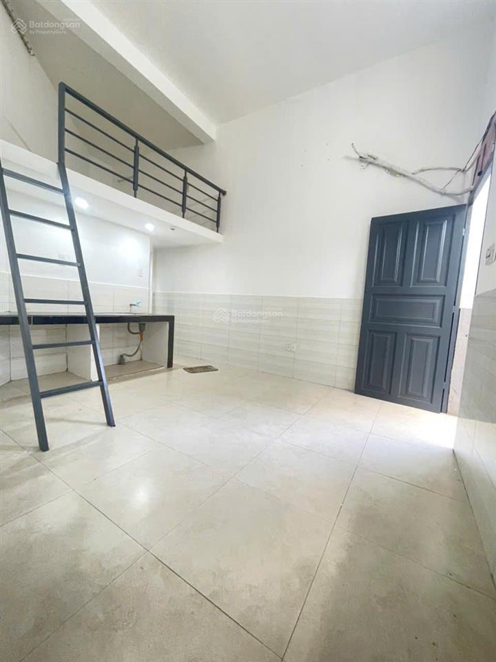 Phòng trọ gác cao rộng 30m² gần đình phong phú, dương đình hội