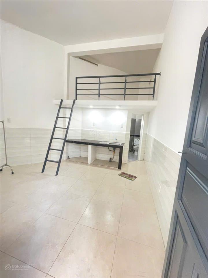 Phòng trọ gác cao rộng 30m² gần đình phong phú, dương đình hội