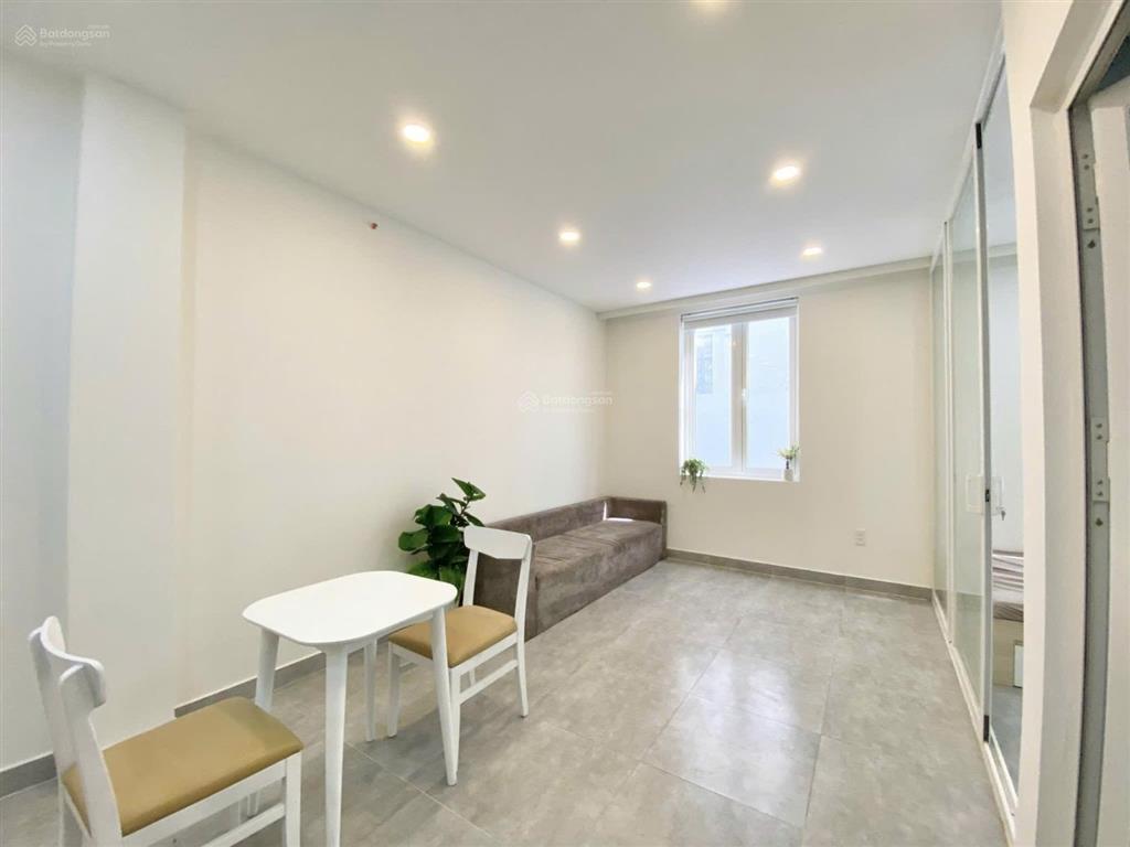 Căn hộ tách bếp 1 phòng ngủ gần vòng xoay liên phường full nội thất