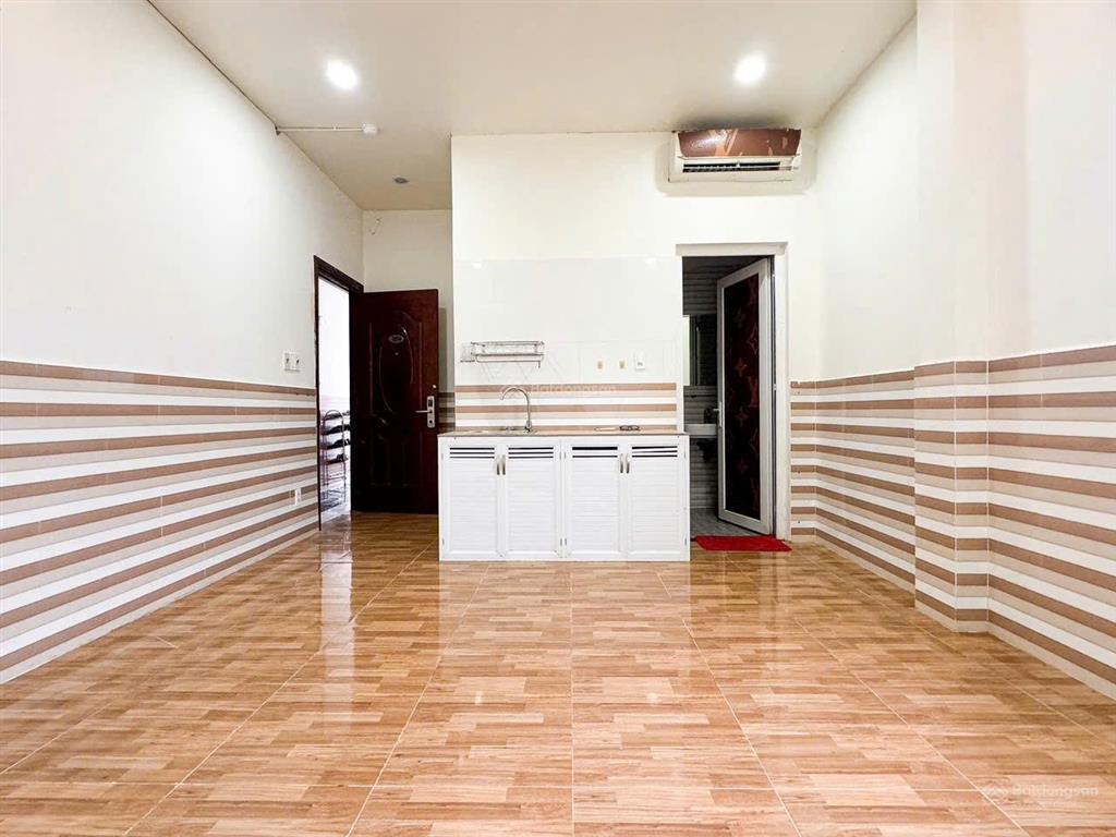 Studio cửa sổ máy lạnh gần dương đình hội