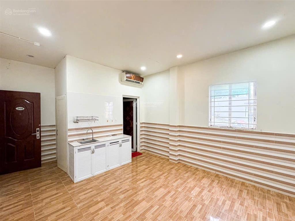 Studio cửa sổ máy lạnh gần dương đình hội
