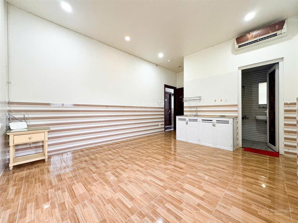 Studio cửa sổ máy lạnh gần dương đình hội