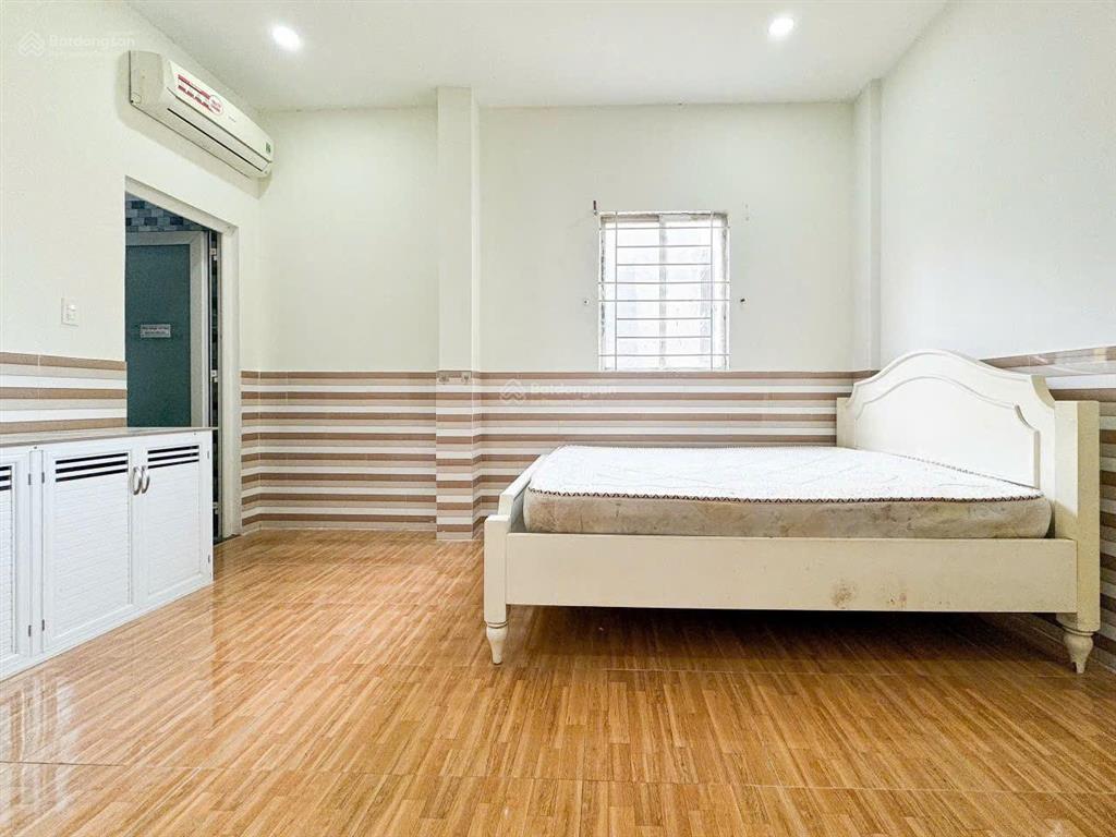 Studio cửa sổ máy lạnh gần dương đình hội