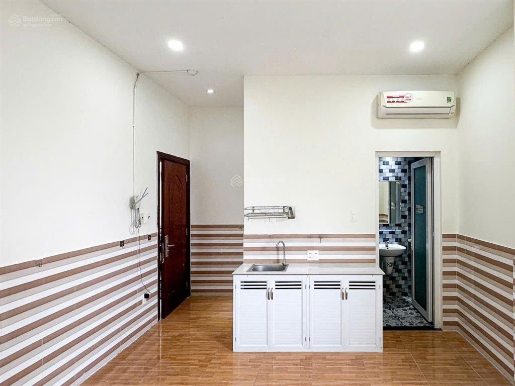 Studio cửa sổ máy lạnh gần dương đình hội
