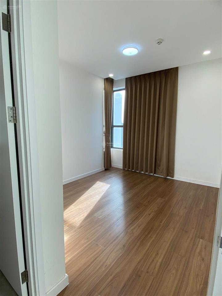 Căn hộ cao cấp tầng trung giá 6 tỷ bao thuế phí.  em 0906 893 *** xem nhà ạ