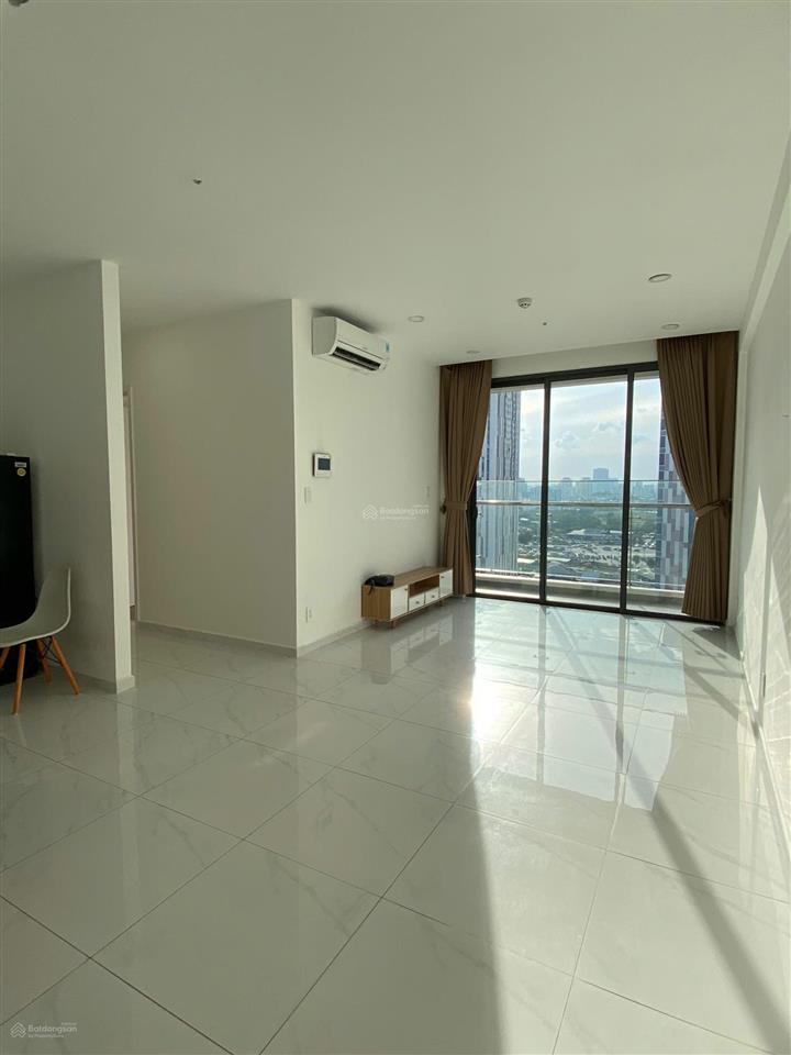 Căn hộ cao cấp tầng trung giá 6 tỷ bao thuế phí.  em 0906 893 *** xem nhà ạ