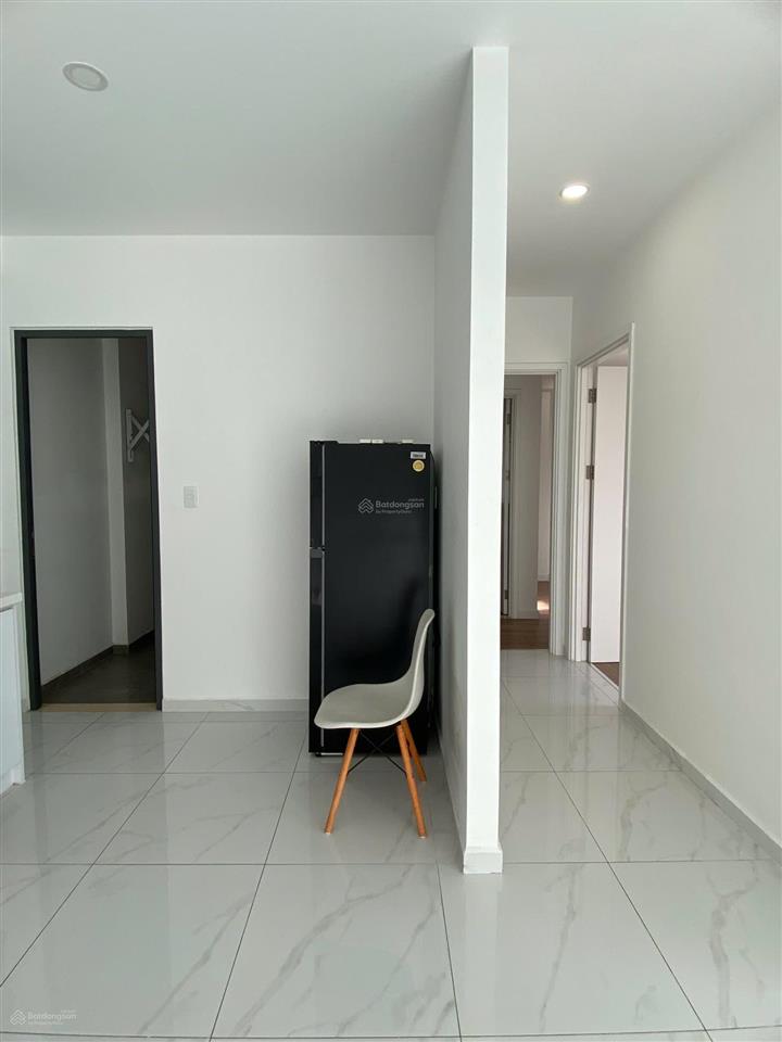 Căn hộ cao cấp tầng trung giá 6 tỷ bao thuế phí.  em 0906 893 *** xem nhà ạ