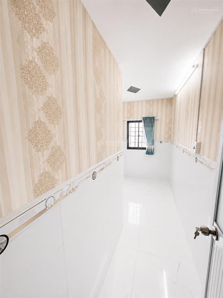 Bán nhà q11, đường lạc long quân, phường 3, 3 lầu, 3pn, 2wc, hxh, shr 9 chủ, ko qh, rẻ 2.3 tỷ